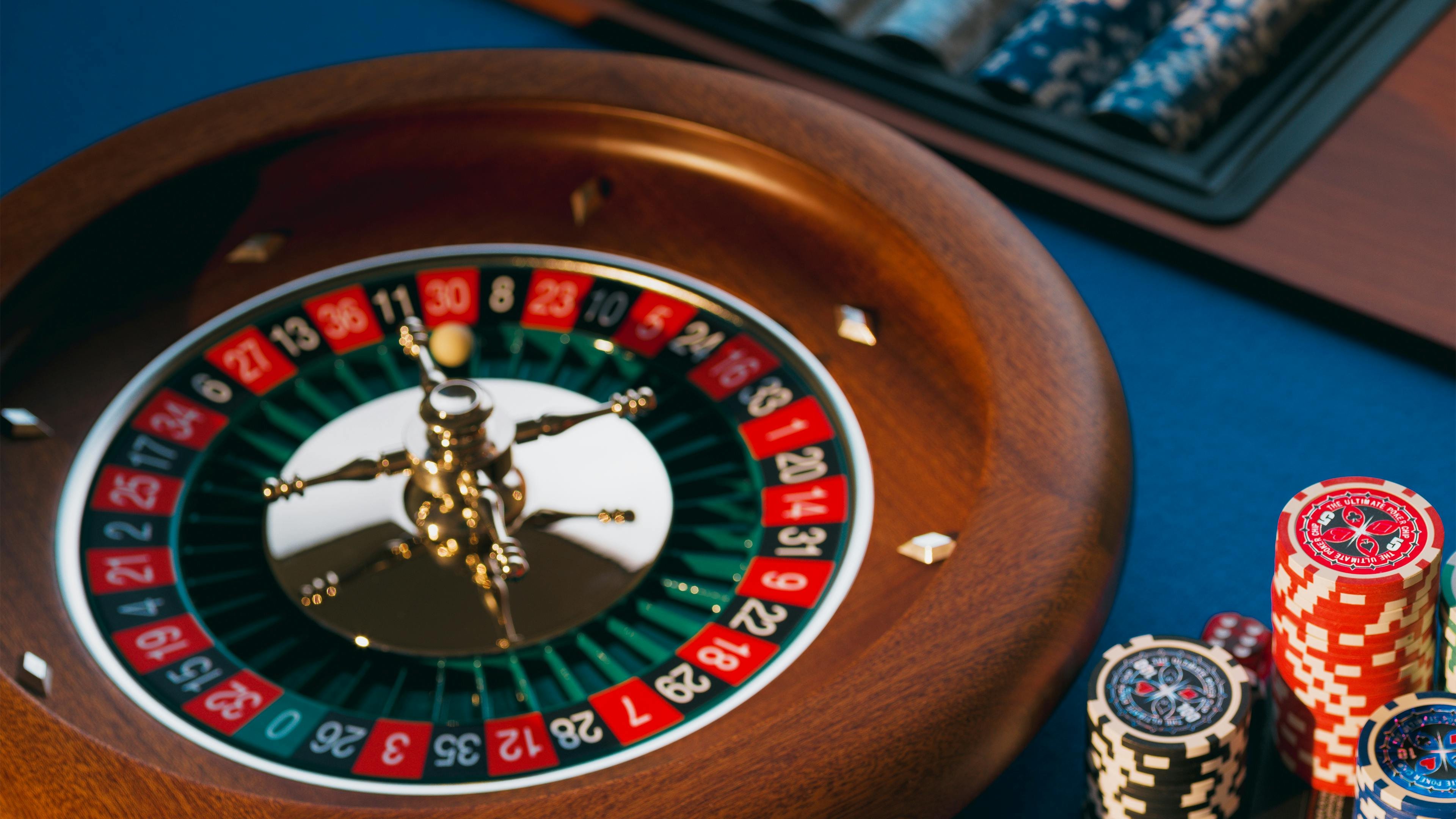 899v